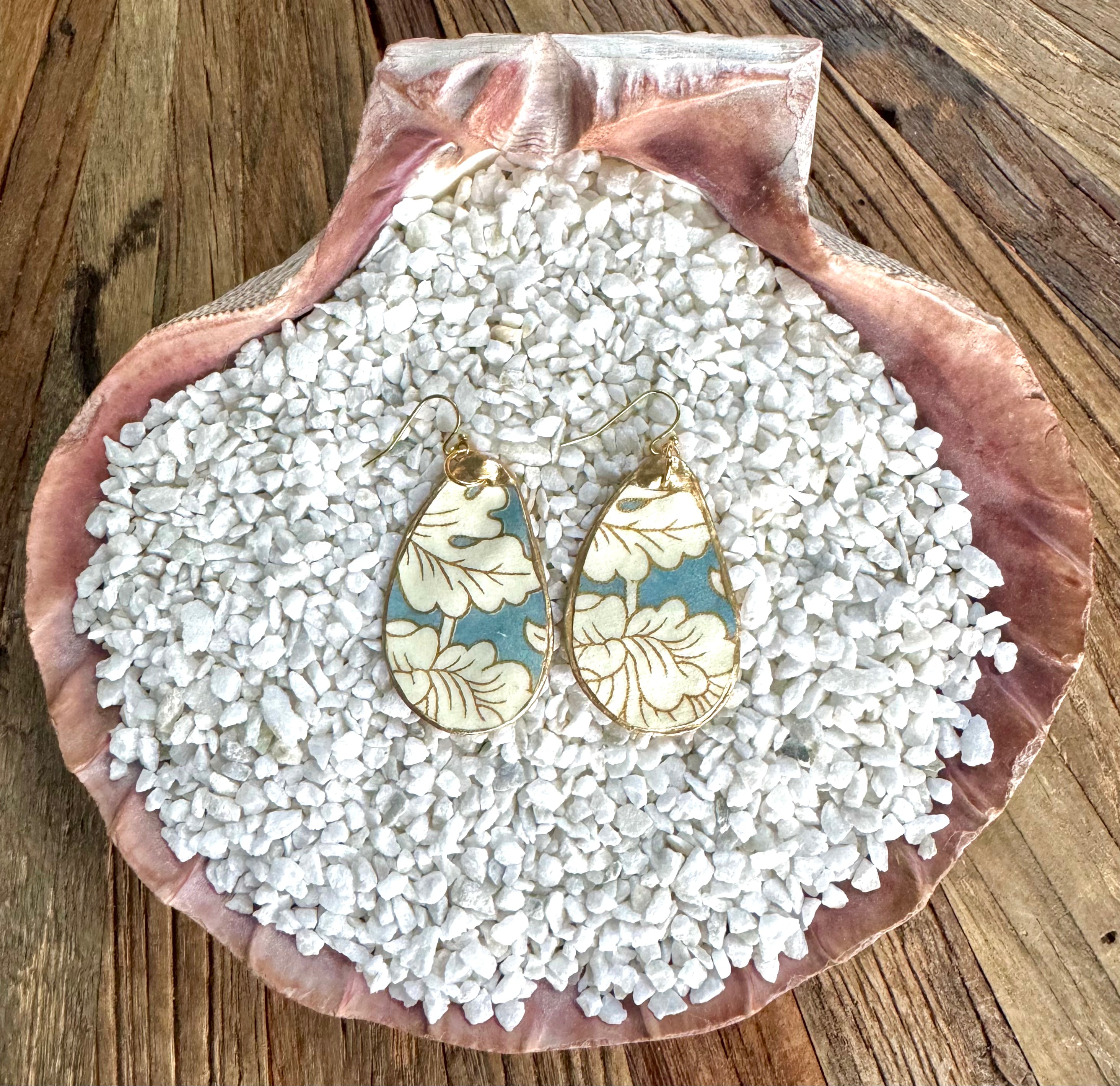 Neutral floral – SheShells